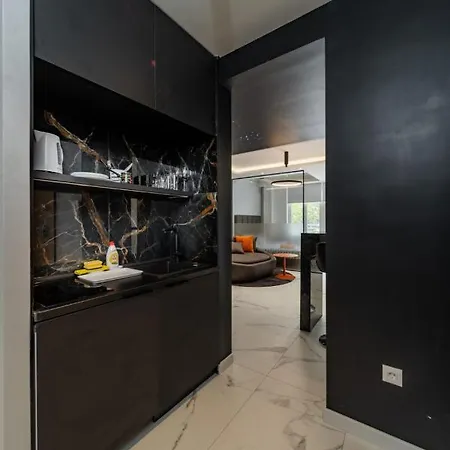 Zebrano Apartment *